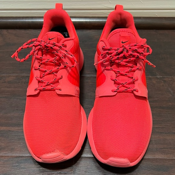 Nike Roshe Run Hyperfuse Laser Crimson (GS) Sneakers - Picture 4 of 5